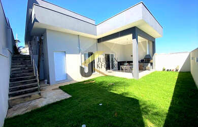 Imagem: A casa em condomínio possui 3 Dormitórios, 3 Suítes, 5 Banheiros