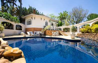 Imagem: A casa em condomínio possui 5 Dormitórios, 3 Suítes, 10 Banheiros