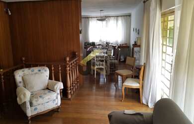 Imagem: A loja possui 3 Dormitórios, 1 Suíte, 3 Banheiros, 4 Vagas