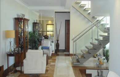 Imagem: A casa em condomínio possui 4 Dormitórios, 4 Suítes, 7 Banheiros