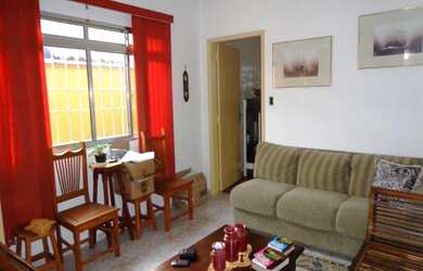 Imagem: A casa possui 2 Dormitórios, 1 Suíte, 2 Banheiros, 3 Vagas