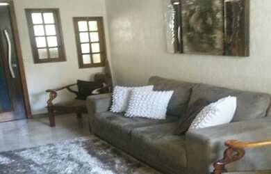 Imagem: A casa possui 2 Dormitórios, 1 Suíte, 2 Banheiros, 1 Vaga