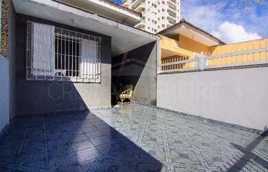 Imagem: A casa possui 4 Dormitórios, 1 Suíte, 2 Banheiros, 2 Vagas