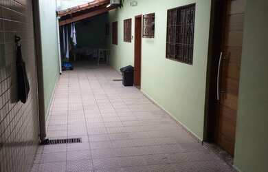 Imagem: A casa possui 2 Dormitórios, 2 Suítes, 3 Banheiros, 2 Vagas