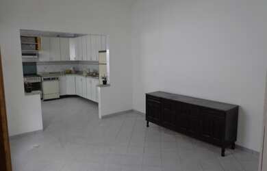 Imagem: A casa possui 2 Dormitórios, 1 Suíte, 4 Banheiros, 3 Vagas