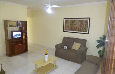 Imagem: A casa possui 3 Dormitórios, 3 Suítes, 5 Banheiros, 3 Vagas