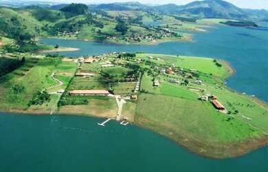 Imagem: O terreno possui 5003m² de Área Privada e está localizado