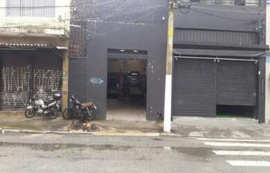 Imagem: O depósito possui 2 Banheiros, 5 Vagas na garagem, 150m² de
