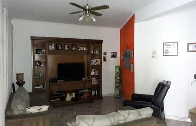 Imagem: A casa possui 4 Dormitórios, 4 Banheiros, 3 Vagas na garagem