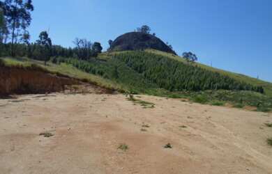 Imagem: O terreno possui 9.750m² de Área Privada e está localizado