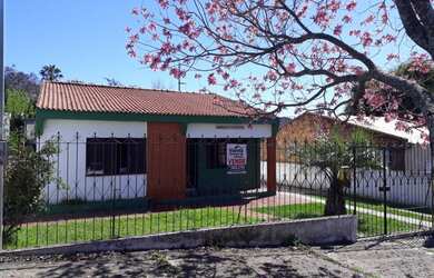 Imagem: A casa à venda possui 4 Dormitórios, 1 Suíte, 2 Banheiros