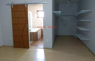 Imagem 2: Casa a Venda em Jundiaí. Piscina, Varanda, Guarda roupae360m² de Área