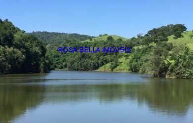 Imagem: O terreno possui 800m² de Área Privada e está localizado