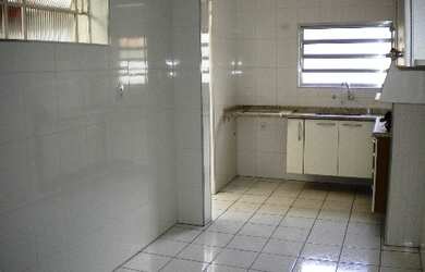 Imagem: A casa possui 2 Dormitórios, 2 Banheiros, 2 Vagas na garagem