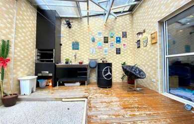 Imagem: A casa possui 3 Dormitórios, 1 Suíte, 3 Banheiros, 2 Vagas