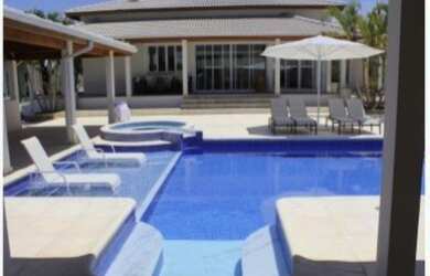 Imagem: A casa possui 8 Dormitórios, 4 Suítes, 5 Banheiros e está