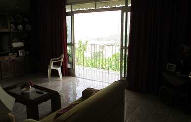 Imagem: A casa possui 4 Dormitórios, 1 Suíte, 1 Banheiro, 3 Vagas