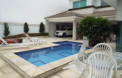 Imagem: A casa possui 4 Dormitórios, 4 Suítes, 5 Banheiros, 4 Vagas