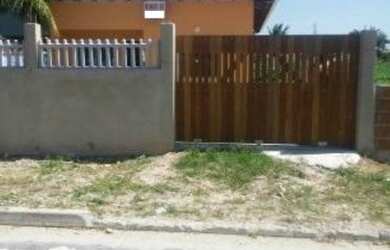 Imagem: A casa possui 2 Dormitórios, 1 Suíte, 1 Banheiro, 1 Vaga na