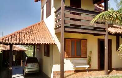 Imagem: A casa possui 3 Dormitórios, 2 Suítes, 3 Banheiros, 3 Vagas