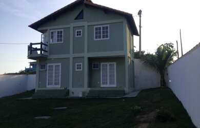 Imagem: A casa possui 3 Dormitórios, 1 Suíte, 3 Vagas na garagem