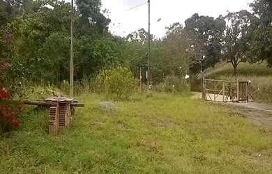 Imagem: A casa possui 4 Dormitórios, 1 Suíte, 1 Banheiro, 6 Vagas