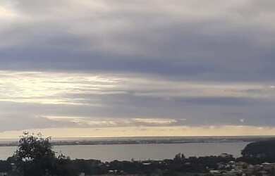 Imagem: A casa possui 2 Dormitórios, 1 Suíte, 1 Banheiro e 4 Vagas