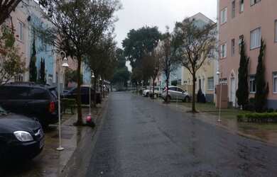 Imagem: A casa possui 2 Dormitórios, 2 Suítes, 3 Banheiros, 2 Vagas