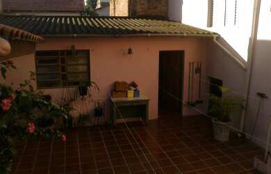 Imagem: A casa possui 3 Dormitórios, 1 Suíte, 2 Banheiros, 3 Vagas