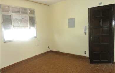 Imagem: O apartamento possui 3 Dormitórios, 1 Banheiro, 1 Vaga na garagem