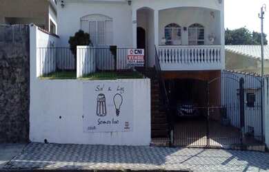 Imagem: A casa possui 3 Dormitórios, 1 Suíte, 2 Banheiros, 2 Vagas