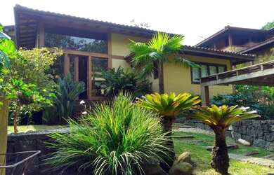 Imagem: A casa possui 5 Dormitórios, 5 Suítes, 6 Banheiros, 2 Vagas