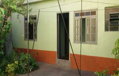 Imagem: A casa possui 1 Dormitório, 1 Banheiro e está localizado