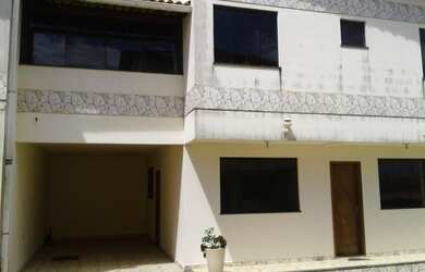 Imagem: A casa possui 3 Dormitórios, 1 Suíte, 2 Banheiros, 2 Vagas