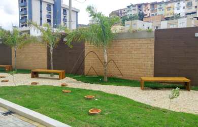 Imagem: O apartamento possui 2 Dormitórios, 1 Banheiro, 1 Vaga na garagem