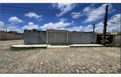 Imagem: A casa possui 2 Dormitórios, 2 Banheiros, 1 Vaga na garagem