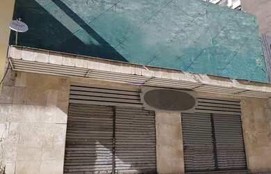 Imagem: O depósito possui 4 Banheiros, 6 Vagas na garagem, 750m² de