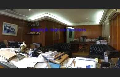 Imagem: A sala comercial possui 2 Banheiros, 2 Vagas na garagem, 240m²