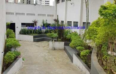 Imagem: O depósito possui 2 Banheiros, 1.173m² de Área, 902m² de