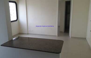 Imagem 6: Condomínio com portaria 24hrs. Excelente localização á 9 minutos andando...