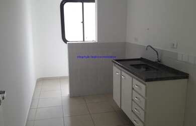 Imagem 7: Condomínio com portaria 24hrs. Excelente localização á 9 minutos andando...