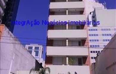 Imagem: Condomínio com portaria, piscina, salão de festa e sala de