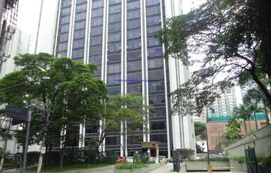 Imagem: A sala comercial possui 6 Banheiros, 8 Vagas na garagem, 690m²