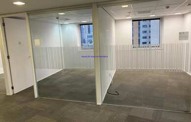 Imagem 7: Condomínio com portaria e segurança 24hrs. Excelente localização á...