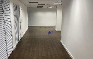 Imagem 9: Condomínio com portaria e segurança 24hrs. Excelente localização á...