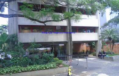 Imagem 2: Condomínio com portaria e segurança 24hrs. Excelente localização entre...