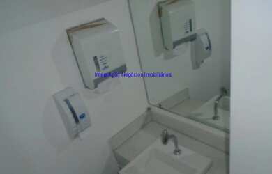 Imagem 9: Condomínio com portaria e segurança 24hrs. Excelente localização entre...