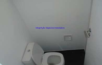 Imagem 10: Condomínio com portaria e segurança 24hrs. Excelente localização entre...