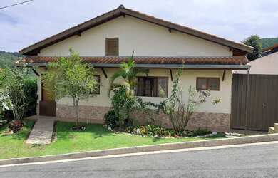 Imagem: A casa em condomínio possui 2 Dormitórios, 1 Suíte, 3 Banheiros