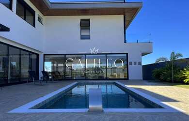 Imagem: A casa em condomínio e possui 6 Dormitórios, 3 Suítes, 5